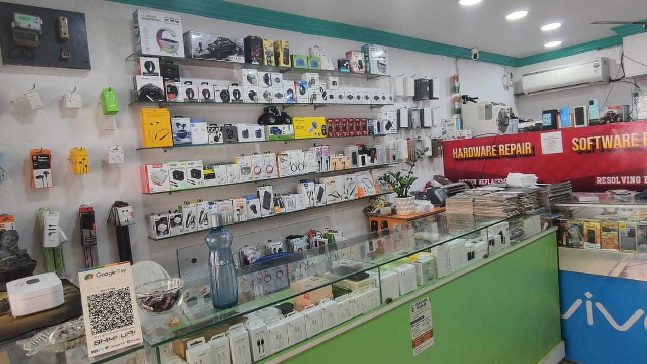 Mobile accessories wall with chargers, cases and vivo counter